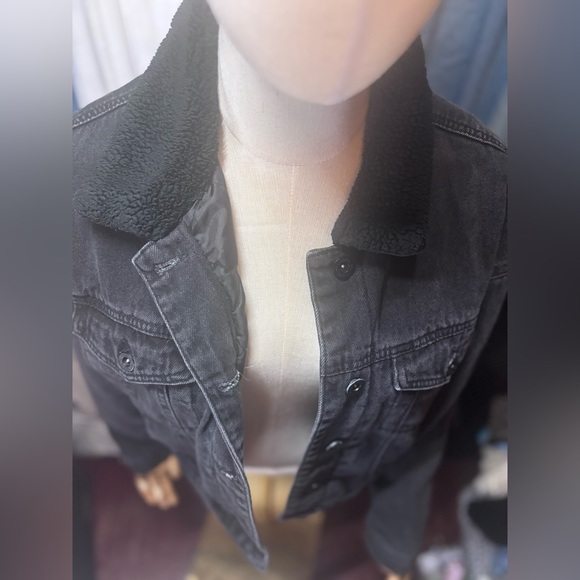 🖤 Mango Cropped Sherpa Collar Denim Jacket | Size M 🖤 - Picture 3 of 10